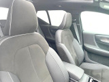 VOLVOのシートは人間工学に基づいた設計となっており、長時間の運転でも疲れにくいと定評があります。当店ではモデルにより試乗可能なお車もご用意しておりますので、ぜひ座り心地をご体感ください。