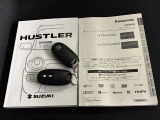 あると便利なスマートキー付きです。鍵の開閉もエンジンの始動もワンタッチでとてもカンタンです。両手がふさがってても快適です。