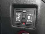 【両側電動スライドドア】ボタンを押すだけでスライドドアの開閉が可能。もちろんキーからの操作も可能。お子様を抱いている時・両手いっぱいの荷物を持ってる時など非常に役立ちます。
