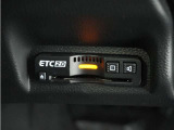 ◆ETC2.0装着◆進化したドライブ体験。料金収受システムだけだったETCが生まれ変わって、高速道路を賢く使うETC2.0に進化しました。多彩な情報サービスが便利で快適なドライブ体験を提供します。