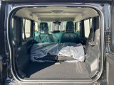 普段のお買い物や通勤、送迎等に十分な荷室スペースを確保しております。セカンドシートを倒すと、大きな荷物の積載も可能です♪