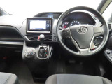 ぜひ展示車の運転席に座ってみてください。