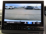リアワイドカメラシステム!従来の視野に加えて、後方側方を約180&deg;まで見えるワイドビューと、後方を真上から見たような視野で駐車時などに便利なトップダウンビューの3つの視野があります!