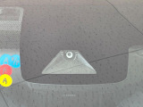 【プリクラッシュセーフティ】前方の車両等を検知し、衝突しそうな時は警報で注意を促し、ブレーキを踏む力をサポート。ブレーキを踏めなかった場合は衝突被害軽減ブレーキが作動、衝突回避をサポートします。