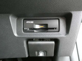 純正ETC2.0付 料金所もスムーズに通れ、割引料金の適用もあります。ビルトインできれいに収まっており、見た目もスマートです。
