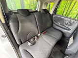 コンパクトカーですが、セカンドシートは十分な広さがあり快適にお乗りいただけます♪シートを倒して大きな荷物を積んだりと、用途の幅が広い1台です。