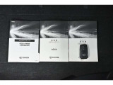 保証書・記録簿・取扱説明書と揃っていいます。キーの電池は新品にお取替えしてから納車させて頂きます。