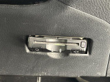 【ETC】有料道路を利用する際に料金所で停止することなく通過できる、ETC車載器(ノンストップ自動料金収受システム機器)が装備されています。セットアップを行うことで利用可能になります。
