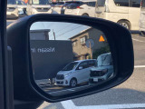 車線変更を行う際、後方から車両が接近していたらランプが点灯してお知らせしてくれます。