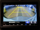 【バックカメラ】運転が苦手な方も車庫入れラクラクです!ギアをリバースに入れれば自動的に切り換わりますので、面倒な操作は不要です♪狭い駐車場もお車を傷つけず安心ですね!