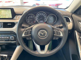 【純正革巻きステアリング】上質な革を使用することで、手にしっかり馴染みとても運転しやすいハンドルです♪