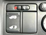 【パワースライドドア】スマートキーや運転席のスイッチでスライドドアの開閉が可能♪電動だから力を入れてドアを開ける必要が無く、小さいお子様でも、重い荷物を持っている時もラクに開け閉めできます♪