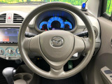 インテリアに合わせたデザインのステアリングは、運転される方のことも考え、運転しやすい形状、大きさです。是非一度、実際に触ってお確かめください。
