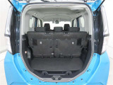 便利な6:4分割可倒式シートです。収納と乗車人数のバランスに優れています♪荷物の大きさに応じたラゲージスペースをフレキシブルに作り出せるので、シーンに応じた使い方ができます♪