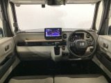 【前方視界】開放的な前方視界!運転がしやすく疲れにくいです♪窓が大きく、見通しがとっても良いおクルマですよ♪