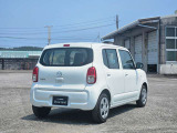 【CAROL】丸みを帯びた親しみやすいデザインが特徴の軽自動車です。小さなボディで道幅の狭い日本の道路でも運転がしやすく、日常の買い物や通勤に最適です。
