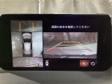 狭い場所での駐車やすれ違いなどでより的確な運転操作に役立つ360&deg;ビューモニターが装備されています。