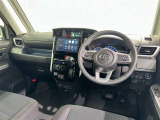 運転席まわりです。 各操作スイッチは使いやすい位置に配置されてます。