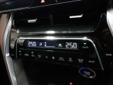 車内の温度管理に便利なオートエアコン☆