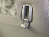 コンビニフックが付いています。ちょっとした荷物が掛けられ、運転中に荷物が転がるのを防げます。あると嬉しい便利な装備です!