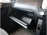 【グローブBOX】車検証、メンテナンスノート等収納できます。