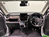 ひらけた前方視界とノンストレスな運転姿勢で快適なドライブが楽しめます。
