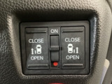 【両側パワースライドドア】両側がパワースライドドアになっており、運転席のスイッチやスマートキーでも開閉が可能です!開口部も広いので乗り降りも楽々♪