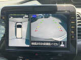 アラウンドビューモニターは4方向のカメラで真上から車を見たようにモニターで確認ができる日産の自慢の装備です。前後センサーにより移動物検知、障害物検知をして画面に表示。是非実際の車で体感してみてください