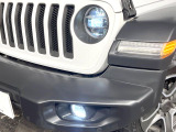 ●LEDヘッドライト:夜間走行時も良好な視界を確保し安心して運転できる高輝度LEDヘッドライトを装備!点灯速度が早く、消費電力も抑えられています。