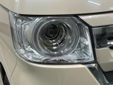 LEDヘッドライトは、点灯の瞬間から最大光量を発揮し、突然暗くなるトンネルなどでの安定感を高めます。