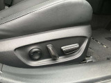 運転席シートは電動パワーシートです!自分に合ったシートポジションがラクラク調整できます!