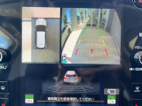 【マルチテレインモニター】車のフロントやサイドのカメラ画像を同時にモニター表示することで、悪路や狭い道を走行時でも周囲の状況確認ができ安心!本格SUVにうれしい装備です♪