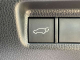 【パワーバックドア】スマートキーや運転席のボタンを押すだけでリアゲートが自動開閉!荷物を持っているときなど、リアゲートを閉めるのにとても便利な機能です!