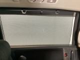 ロールサンシェイドは、太陽光を防ぐので冷房の効きを良くする効果もあるんです。エアコンを控えめにすれば燃費向上も見込めますよ。