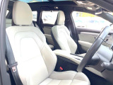 VOLVOのシートは人間工学に基づいた設計となっており、長時間の運転でも疲れにくいと定評があります。当店ではモデルにより試乗可能なお車もご用意しておりますので、ぜひ座り心地をご体感ください。
