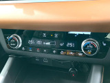 【左右独立型フルオートエアコン】運転席と助手席でそれぞれお好みの温度に設定可能。同乗者にも配慮した、快適な空調をお届け致します。