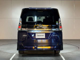 前・後方に車両や壁などの障害物がある場合、クルマが誤操作を察知して、衝突を未然に防ぎます。