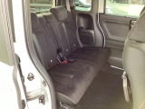 スライドドアなら狭い駐車場でもドアをぶつける心配がありません。ステップが低く乗り降りもしやすいです。
