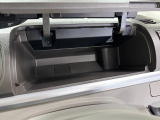 運転席側のインパネアッパーボックスは嬉しい収納!