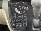 【オートエアコン】一度お好みの温度に設定すれば、車内の温度を検知し風量や温度を自動で調整。暑い&hellip;寒い&hellip;と何度もスイッチ操作をする必要はありません。快適な車内空間には必須の機能ですね♪