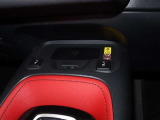 運転席と助手席には、シートヒーターが付いていて、寒い冬の日も暖かくドライブをお楽しみ頂けますよ(^^♪