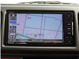 『1台』のお車に対して、3名体制で日々議論を重ね仕入れを行っております。