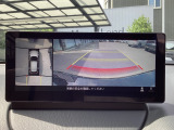 狭い場所での駐車やすれ違いなどでより的確な運転操作に役立つ360&deg;ビューモニターが装備されています。