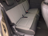 セカンドシートです!!ベンチシートになってますので、お二人の乗車ですとゆったり座って頂けますよ!!