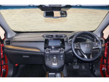 操作性に優れた運転席となります!小物入れや各ボタンの配置にこだわり、使いやすいです!座り心地もよく視認性も良好なのでロングドライブもお任せ下さい!