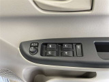 パワーウィンドウスイッチで運転席から全席の窓の開閉ができます♪