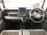 【インパネ全体】手が届きやすく、どなたでも運転しやすいです。シンプルで使いやすい設計になっています!