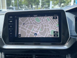 スマートフォン用アプリ[Apple CarPlay][Android Auto]対応の純正ナビ Discover Pro を装備、ラジオのほか、USB、Bluetoothハンズフリー通話にも対応。