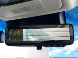 【デジタルインナーミラー】後席の大きな荷物や同乗者で後方が確認しづらい時でも安心!カメラが撮影した車両後方の映像をルームミラー内に表示。クリアな視界で状況の確認が可能です!