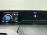 視認性の良いメーターパネルデザインです。ディスプレイに各種情報、設定画面が見やすく表示されます。